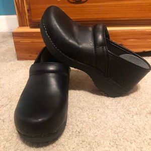 Dansko XP 2.0 clogs